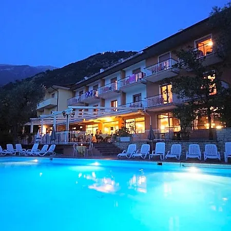 酒店 Alpi 3*
