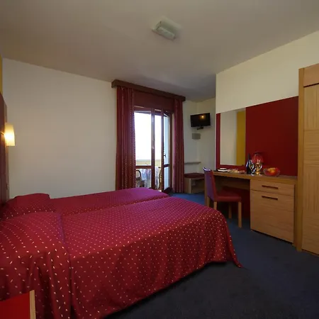 Otel Alpi 3*