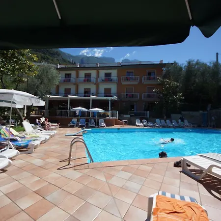 Otel Alpi 3*